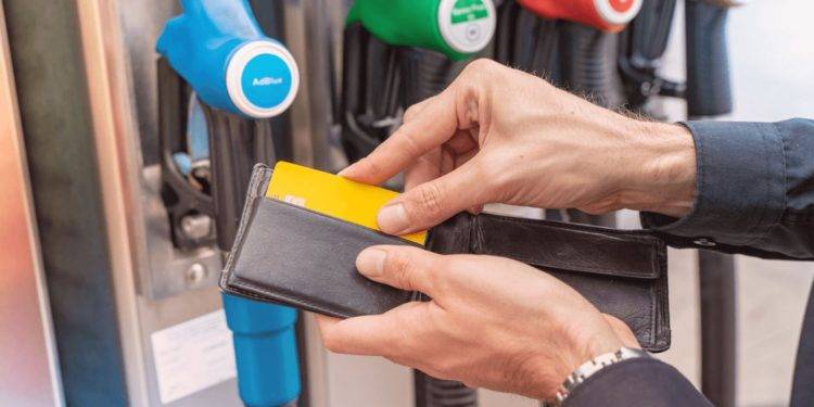 How a Fuel Card Could Help Your Business
